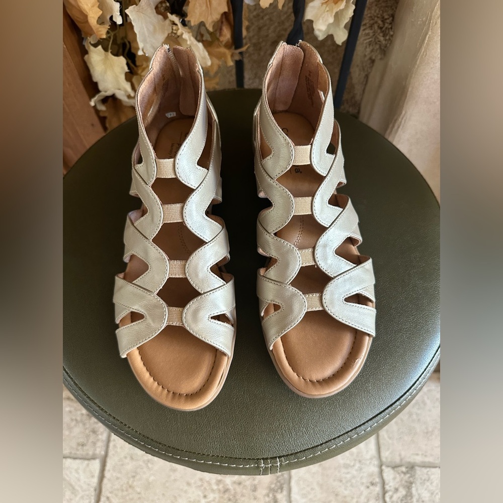 NWT Comfortiva Matte Gold Gladiator Sandals